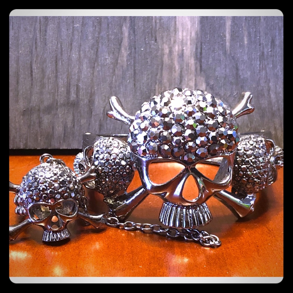 Crystal skull hinged cuff bracelet w/ring